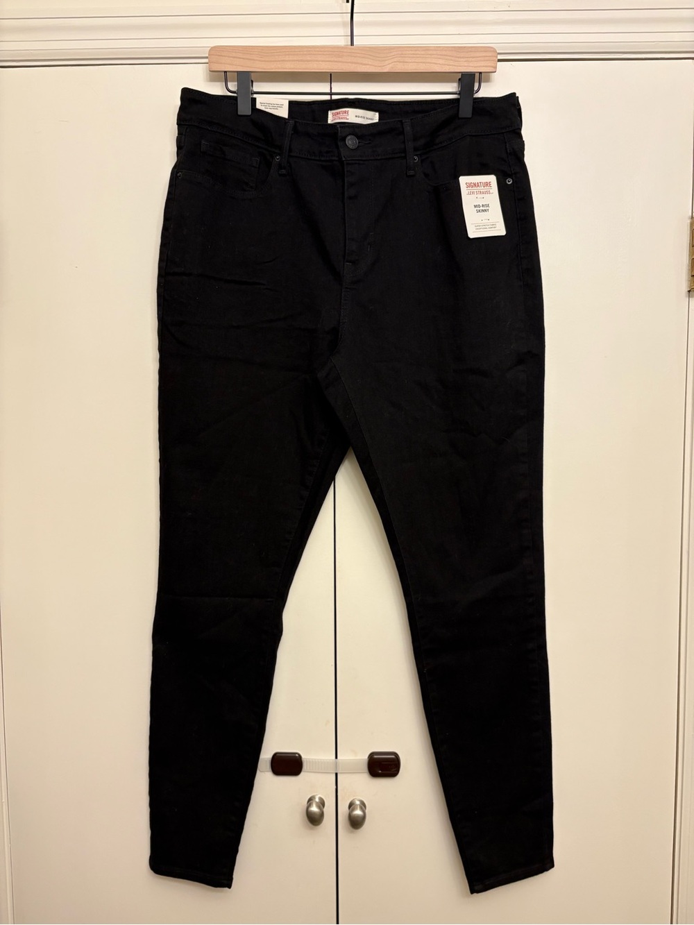 Signature by Levi Strauss Mid-Rise Skinny Black Jeans - 14 (W32xL30)